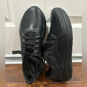 Crocs original Literide Pacer. Color Black. Size 6.5